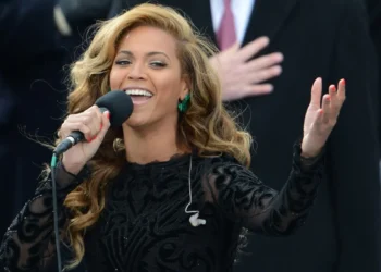 5 Famous Singers Who Were Caught Lip-Syncing on the Stage